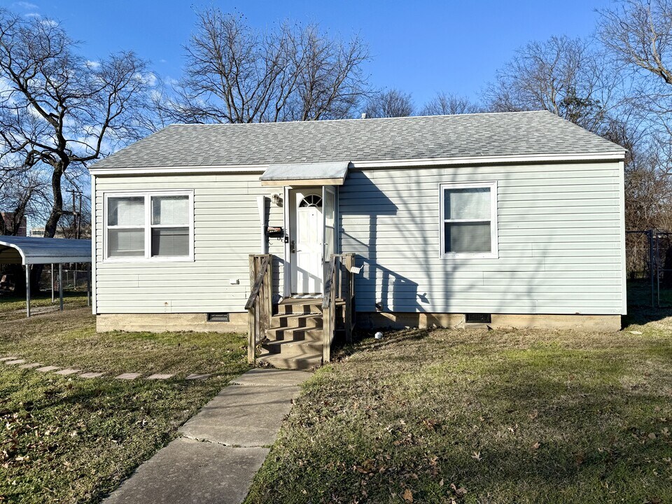 709 11th Ave NW in Ardmore, OK - Building Photo