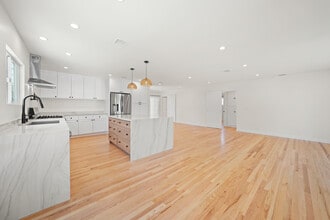 6501 Hesperia Ave in Reseda, CA - Building Photo - Building Photo
