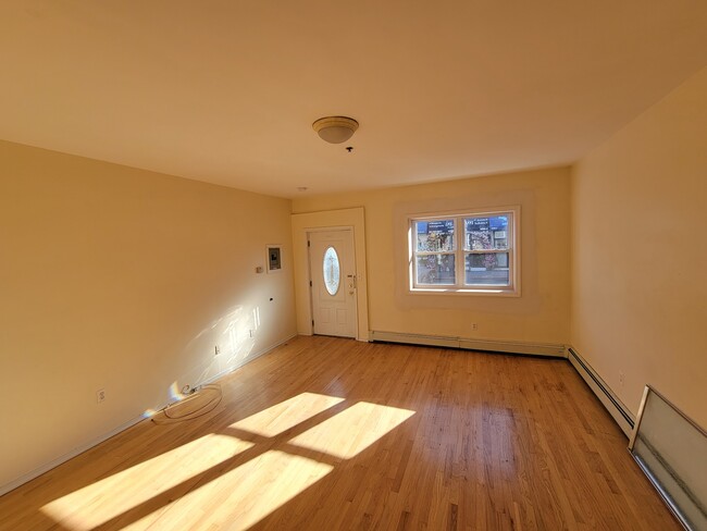 6907 Park Ave, Unit #1 in Guttenberg, NJ - Foto de edificio - Building Photo