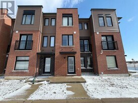 3 Fairlane Ave in Barrie, ON - Building Photo