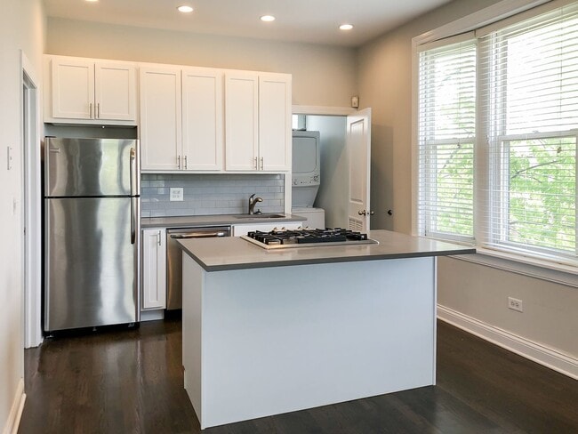 3854 N Southport Ave, Unit 3