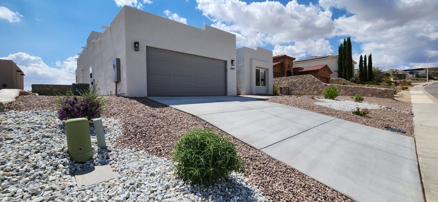 3049 Chippewa Summit in Las Cruces, NM - Building Photo
