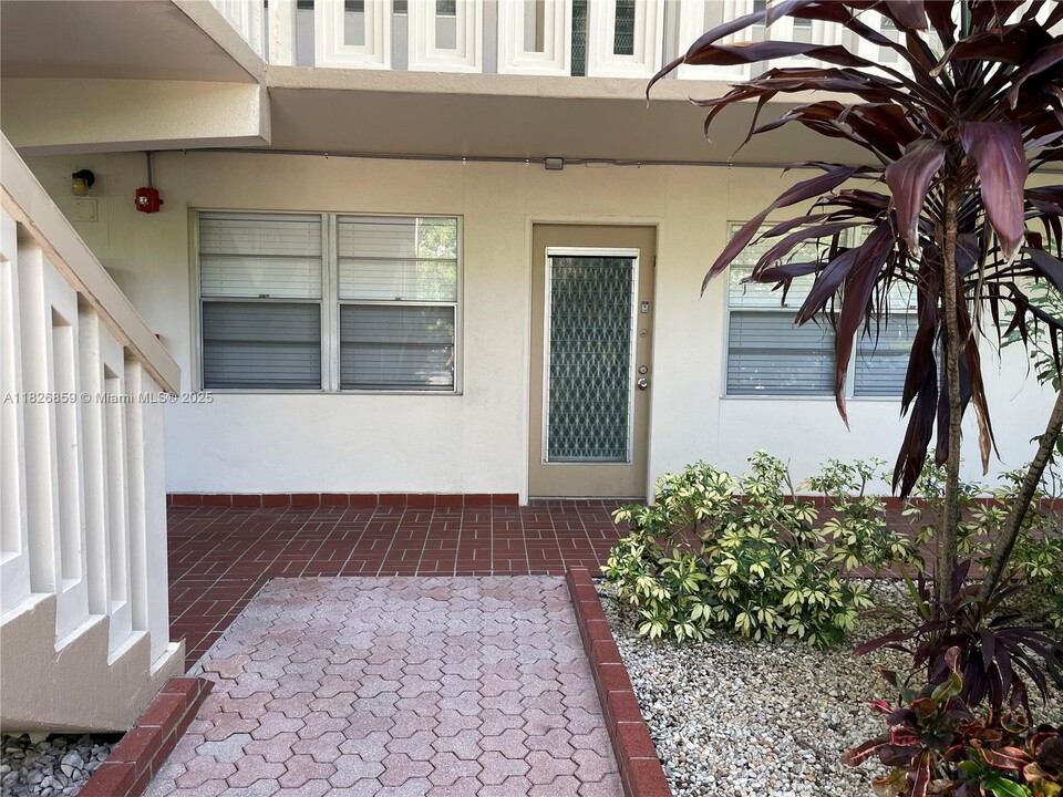1904 Bermuda Cir in Coconut Creek, FL - Foto de edificio