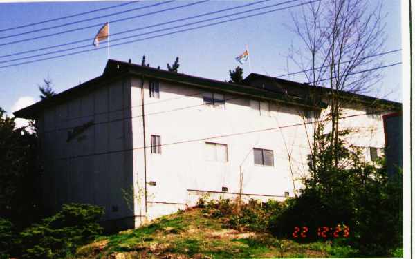 La Chateau Apartments in Burien, WA - Building Photo - Building Photo