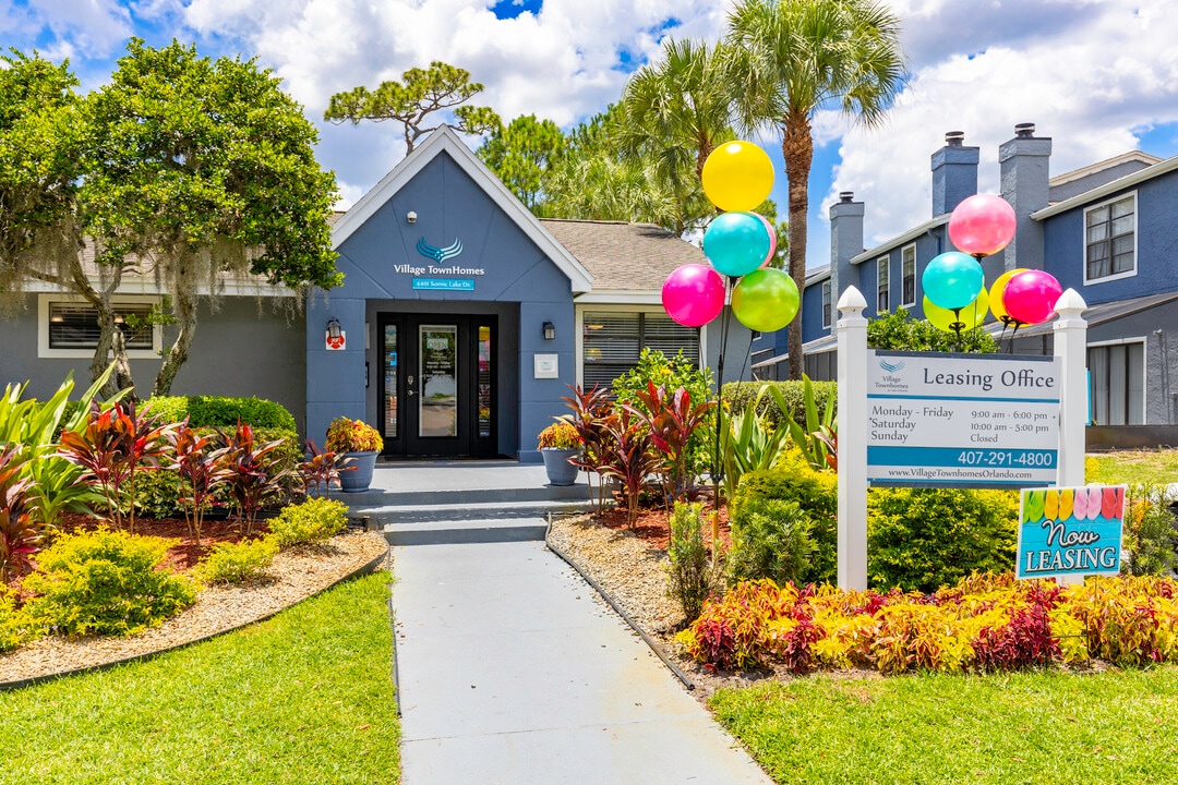 Village Townhomes in Orlando, FL - Foto de edificio