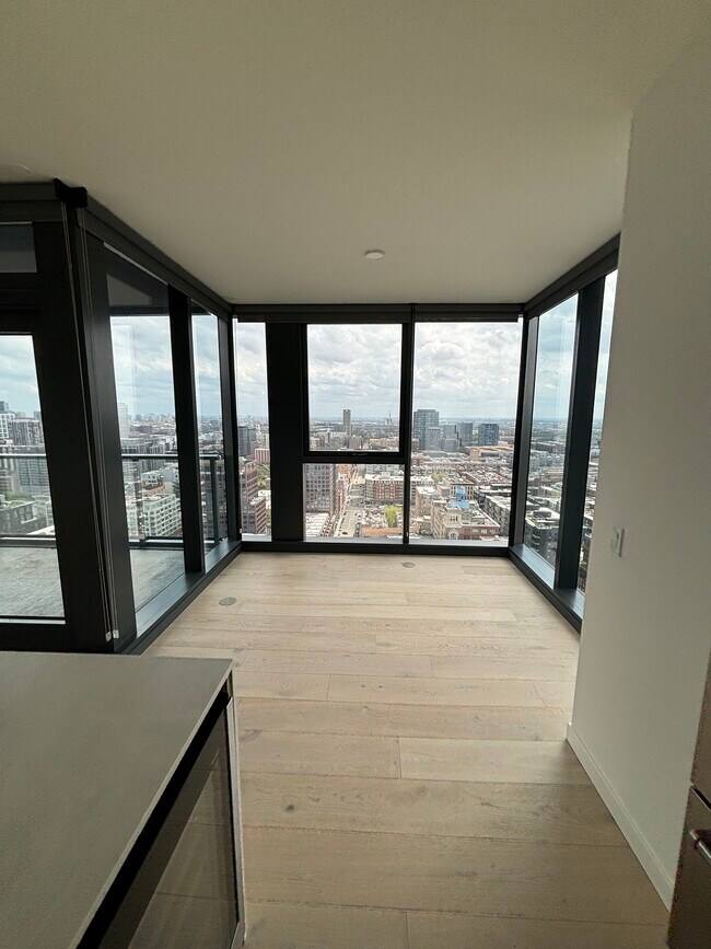 165 N Morgan St, Unit 2710 in Chicago, IL - Building Photo - Building Photo