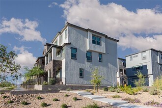 1474 Whistling Kite St in Las Vegas, NV - Foto de edificio - Building Photo