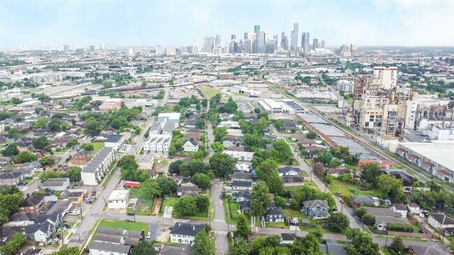 903 Oakhurst St in Houston, TX - Building Photo - Building Photo