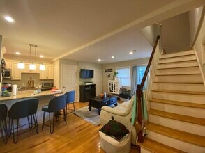 112 Brookside Ave in Boston, MA - Foto de edificio - Building Photo