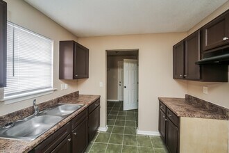 4663 Royal View Dr in Memphis, TN - Building Photo - Building Photo