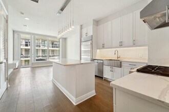 3 Somerset Ln in Edgewater, NJ - Building Photo - Building Photo