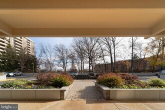 1808 Old Meadow Rd in McLean, VA - Building Photo - Building Photo