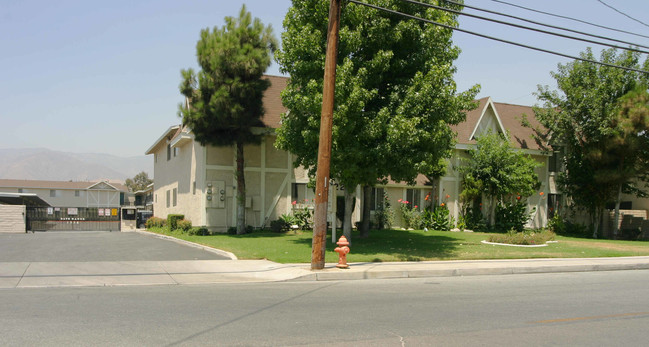 Date Manor Apartments in San Bernardino, CA - Building Photo - Building Photo