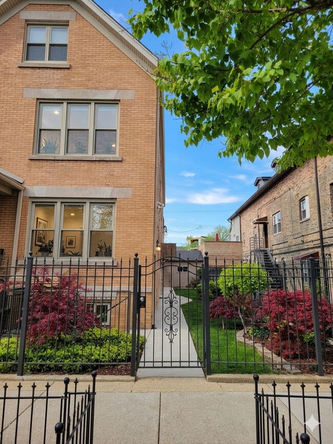 3648 W George St in Chicago, IL - Building Photo - Building Photo