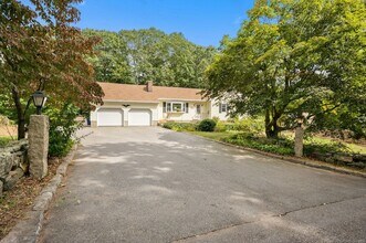 85 Dayton Rd in Waterford, CT - Building Photo - Building Photo