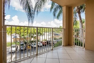 19655 E Country Club Dr in Miami, FL - Building Photo - Building Photo
