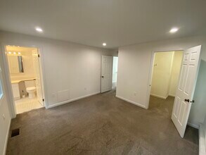 1 Angela Ln, Unit 1 in Watertown, MA - Foto de edificio - Building Photo
