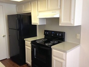 1213 Gregory Ln in Round Rock, TX - Building Photo - Building Photo