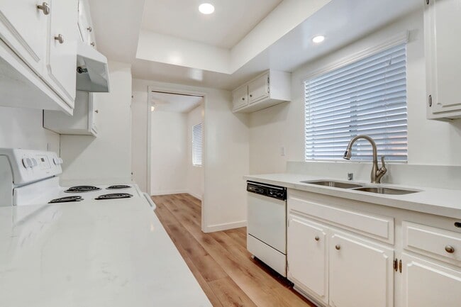 12258 Montana Ave in Los Angeles, CA - Building Photo - Building Photo