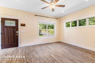 134 Unaka Ave in Asheville, NC - Building Photo - Building Photo