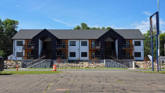 1221 Commonwealth Ave in Duluth, MN - Building Photo - Building Photo