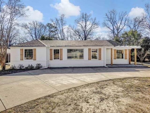4955 Walnut Grove Rd in Memphis, TN - Building Photo