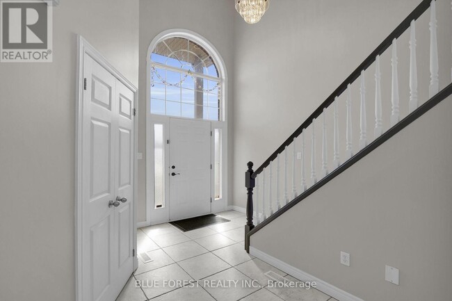 1376 S Wenige Dr in London, ON - Building Photo - Building Photo