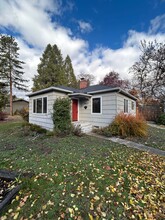 1817 Woodlawn Dr in Medford, OR - Foto de edificio - Building Photo