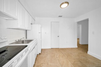 2125 NW 91st St in Miami, FL - Building Photo - Building Photo
