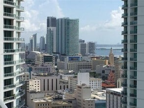 92 SW 3rd St, Unit 3311 in Miami, FL - Foto de edificio - Building Photo