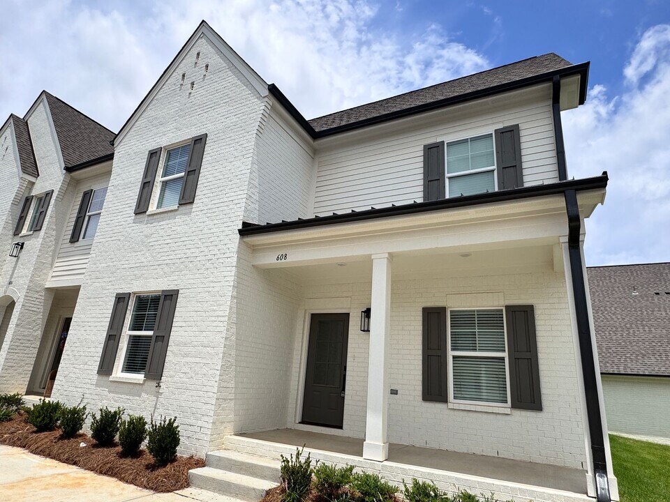 608 Cottage Grove Dr in Oxford, MS - Building Photo