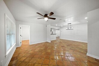 1046 Hillcrest Dr in San Antonio, TX - Building Photo - Building Photo