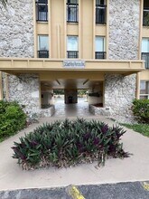 241 S Royal Poinciana Blvd in Miami Springs, FL - Building Photo - Building Photo