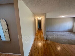 5510 NW Innisbrook Pl in Portland, OR - Building Photo - Building Photo