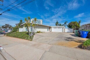 2829 Cowley Way in San Diego, CA - Building Photo