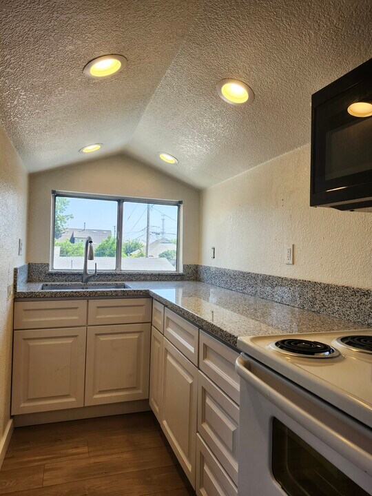 400 S Laurel St, Unit 400 in Turlock, CA - Building Photo