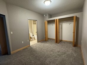 2600 University Ave SE, Unit 301 in Minneapolis, MN - Building Photo - Building Photo