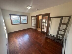569 Main St, Unit 2 in Medford, MA - Foto de edificio - Building Photo