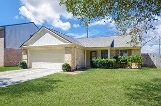 2726 Great Lakes Ave in Sugar Land, TX - Building Photo - Building Photo