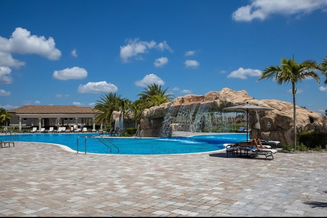 16814 Vardon Ter, Unit 208 in Bradenton, FL - Building Photo