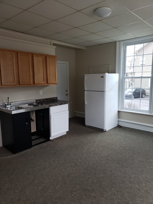 112 Hamilton St in Southbridge, MA - Building Photo - Building Photo