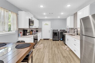 5815 Schevers St in Houston, TX - Building Photo - Building Photo