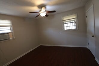 10521 Alan St in River Ridge, LA - Foto de edificio - Building Photo