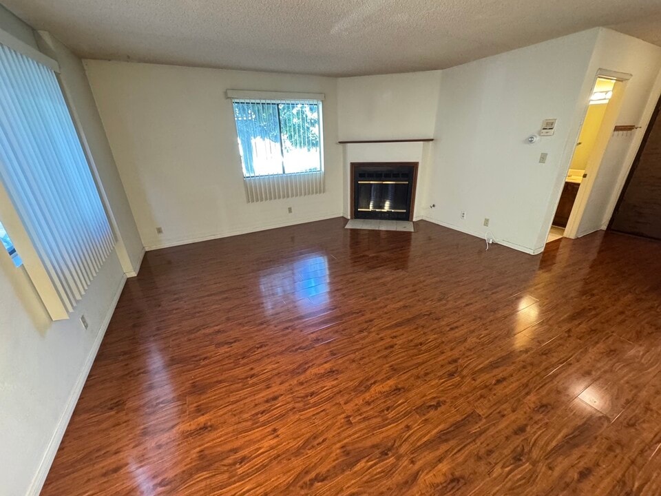 4267 Beverly Glen Blvd, Unit 1 in Sherman Oaks, CA - Building Photo