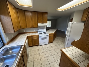 1917 Trumpet Dr in Redding, CA - Foto de edificio - Building Photo