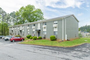 Whispering Oaks in Marietta, GA - Building Photo