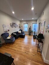 8 Burney St, Unit 4C in Boston, MA - Building Photo - Building Photo