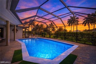 2125 Marina Dr in Naples, FL - Building Photo