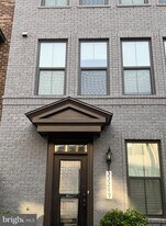 22269 Sims Terrace in Ashburn, VA - Building Photo