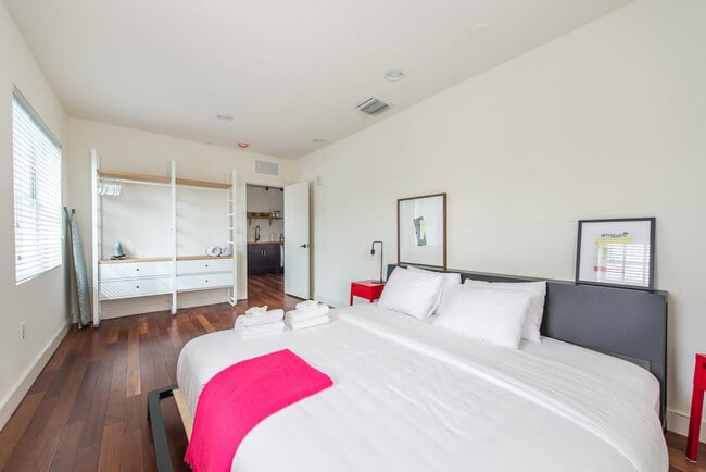 747 4th St in Miami Beach, FL - Building Photo - Building Photo